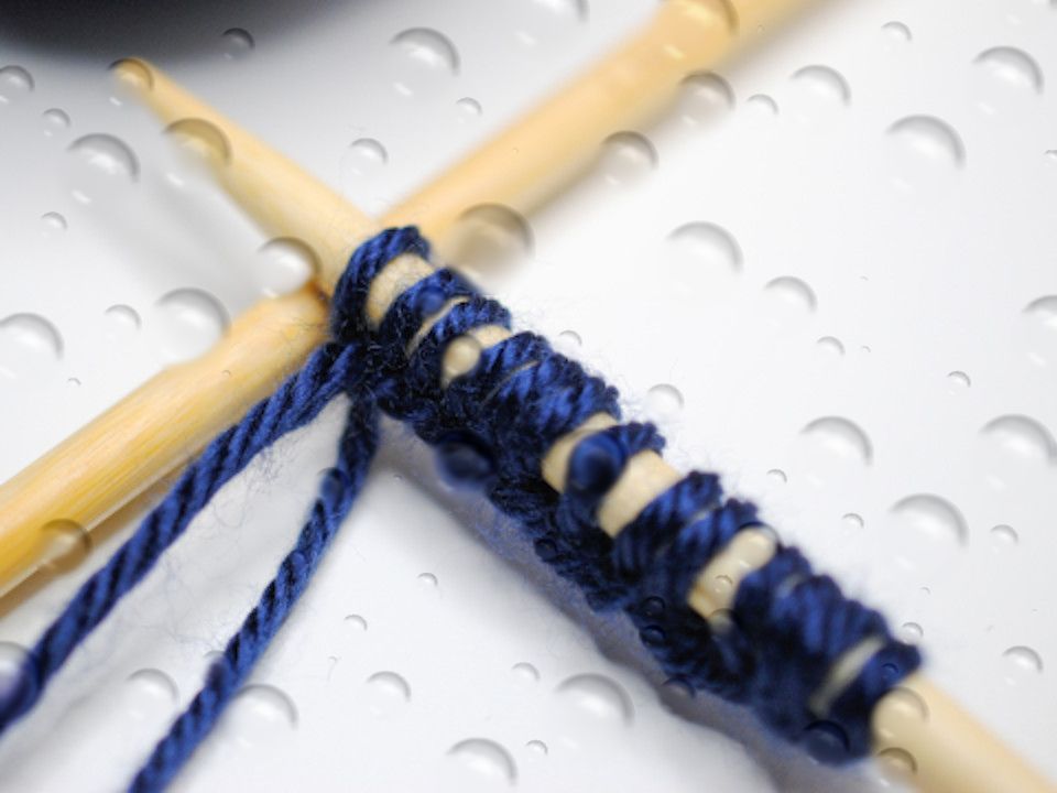 casting on knitting needles